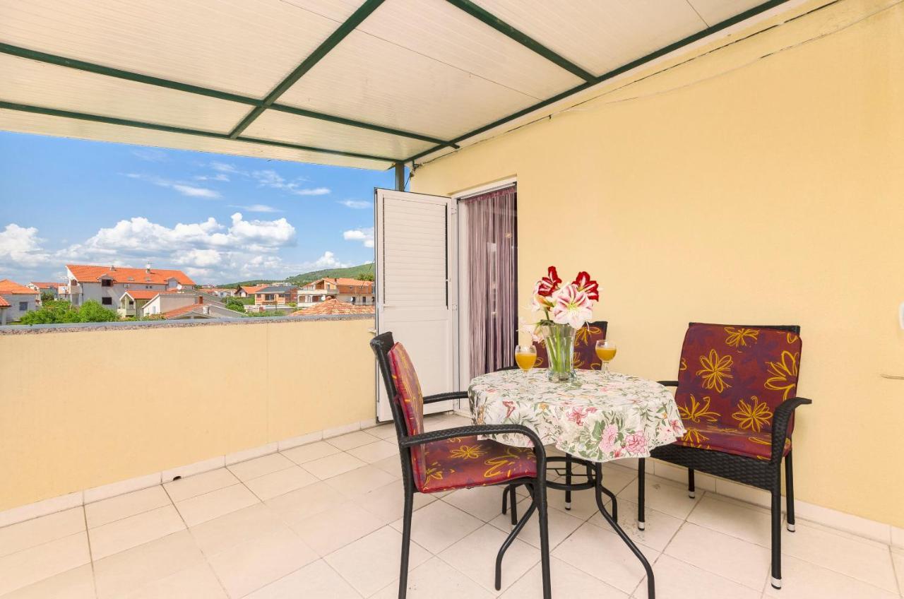 Apartments And Room Take It Easy Tribunj  Exterior photo