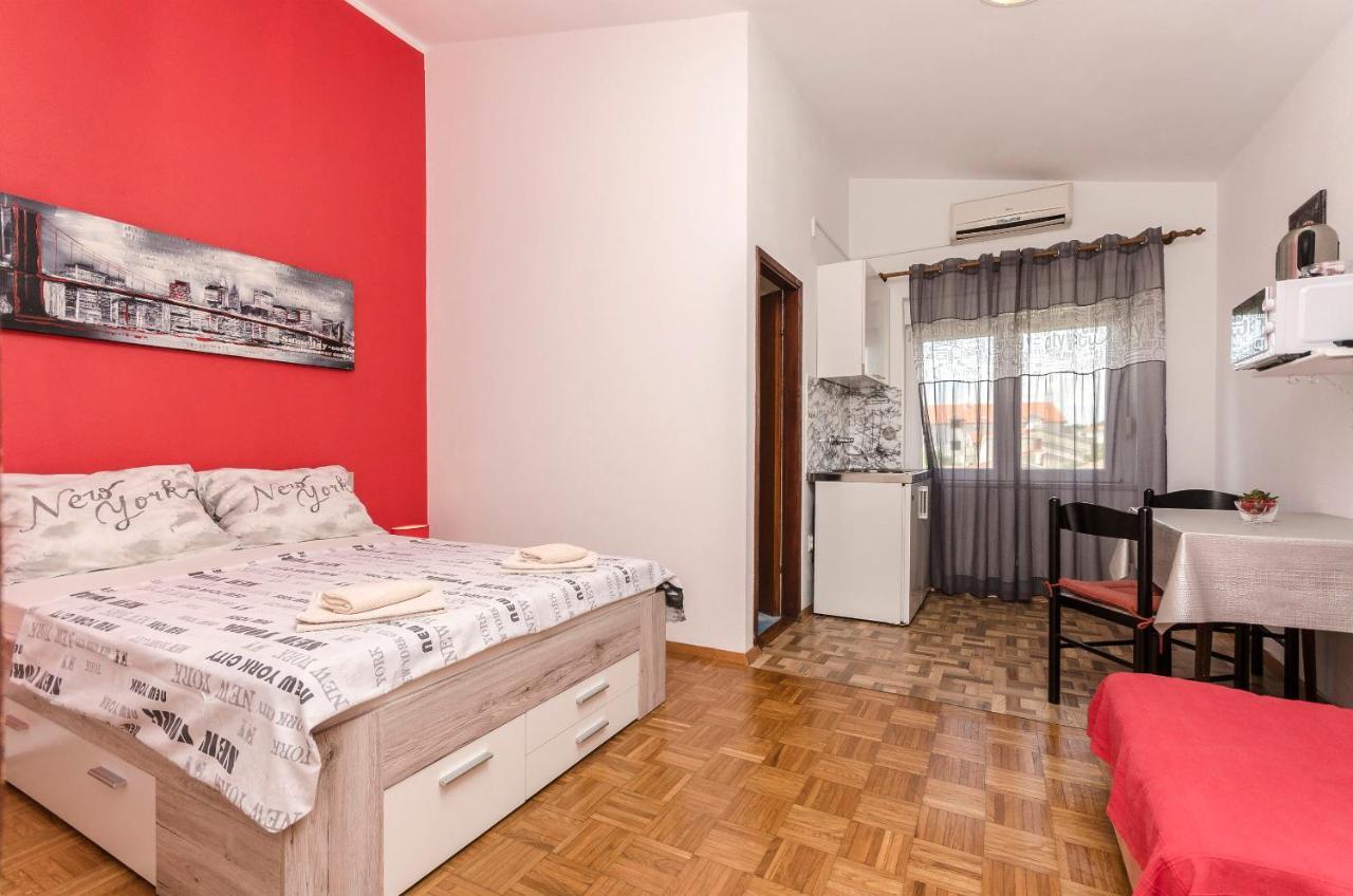 Apartments And Room Take It Easy Tribunj  Exterior photo